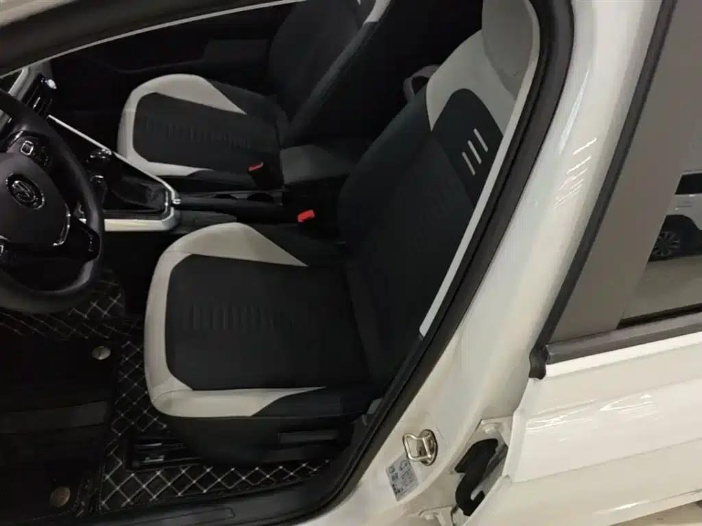 2019 Polo Plus 1.5L Automatic Colorful Technology Edition — миниатюра 15