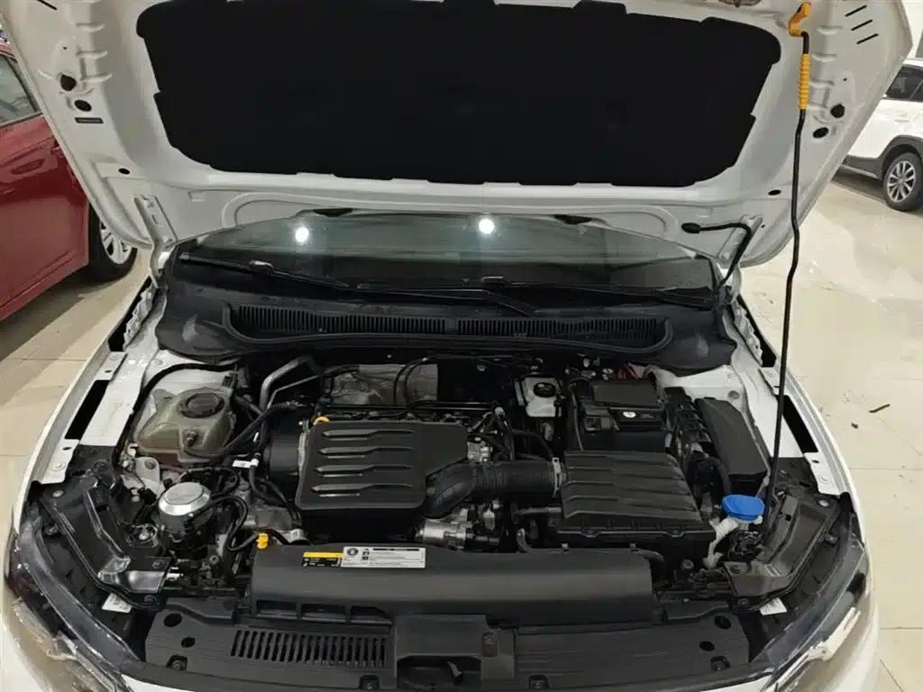 2019 Polo Plus 1.5L Automatic Colorful Technology Edition — миниатюра 20