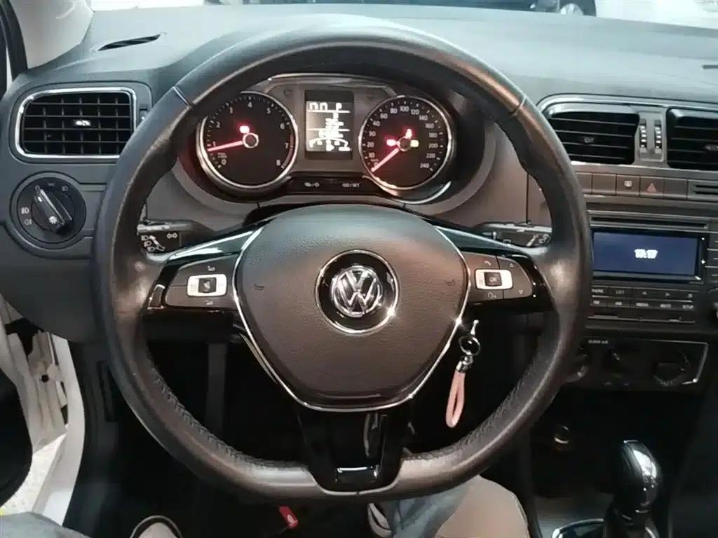 2016 Polo 1.6L Automatic Comfort Model — миниатюра 11