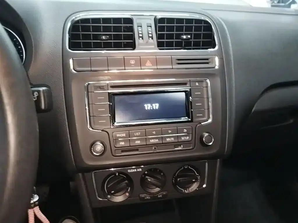 2016 Polo 1.6L Automatic Comfort Model — миниатюра 13
