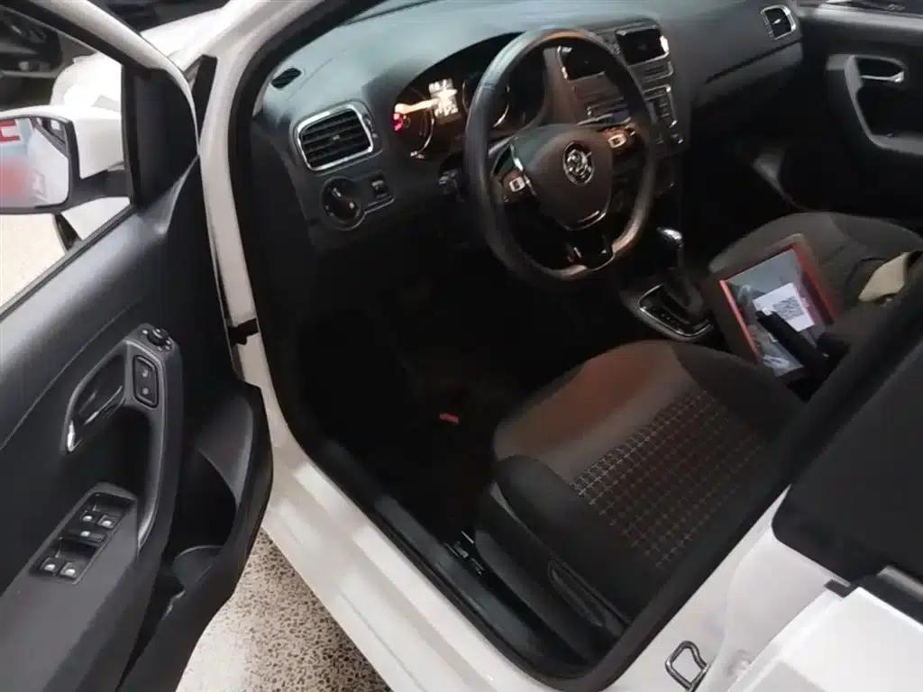 2016 Polo 1.6L Automatic Comfort Model — миниатюра 16