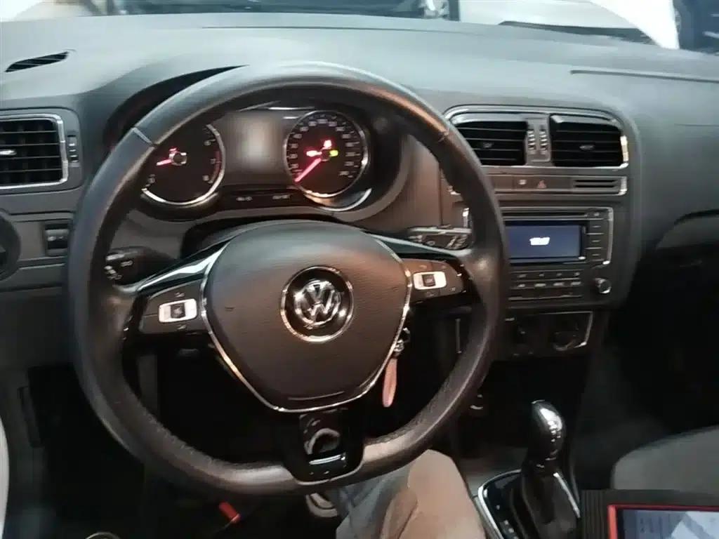 2016 Polo 1.6L Automatic Comfort Model — миниатюра 10
