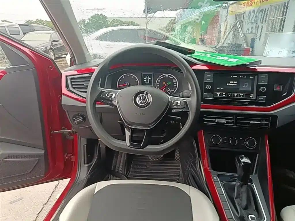2019 Polo Plus 1.5L Automatic Colorful Technology Edition — миниатюра 11