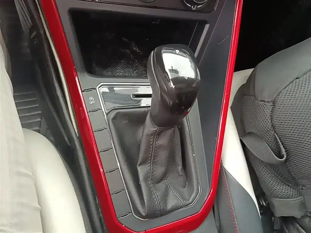 2019 Polo Plus 1.5L Automatic Colorful Technology Edition — миниатюра 14