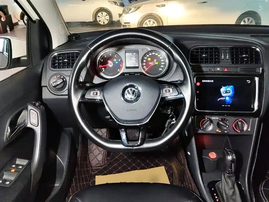 2016 Polo 1.6L Automatic Comfort Model — миниатюра 11