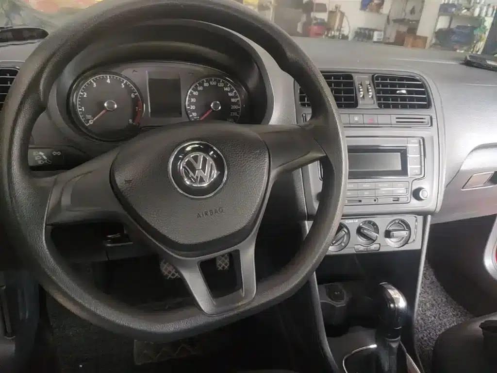 2016 Polo 1.4L Automatic Fashion Edition — миниатюра 11