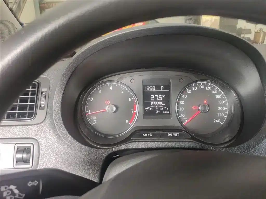 2016 Polo 1.4L Automatic Fashion Edition — миниатюра 12