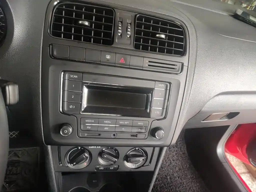 2016 Polo 1.4L Automatic Fashion Edition — миниатюра 13