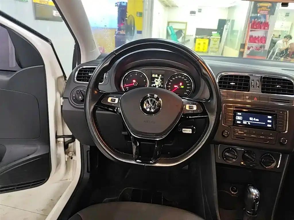 2016 Polo 1.6L Automatic Comfort Model — миниатюра 11