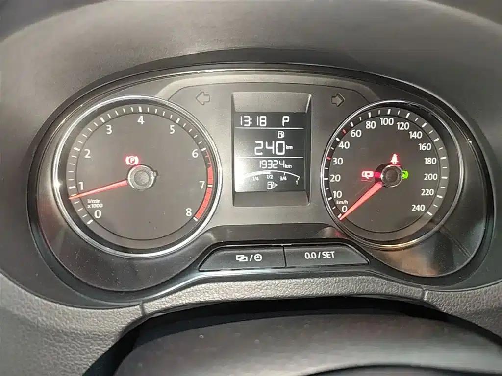 2016 Polo 1.6L Automatic Comfort Model — миниатюра 12
