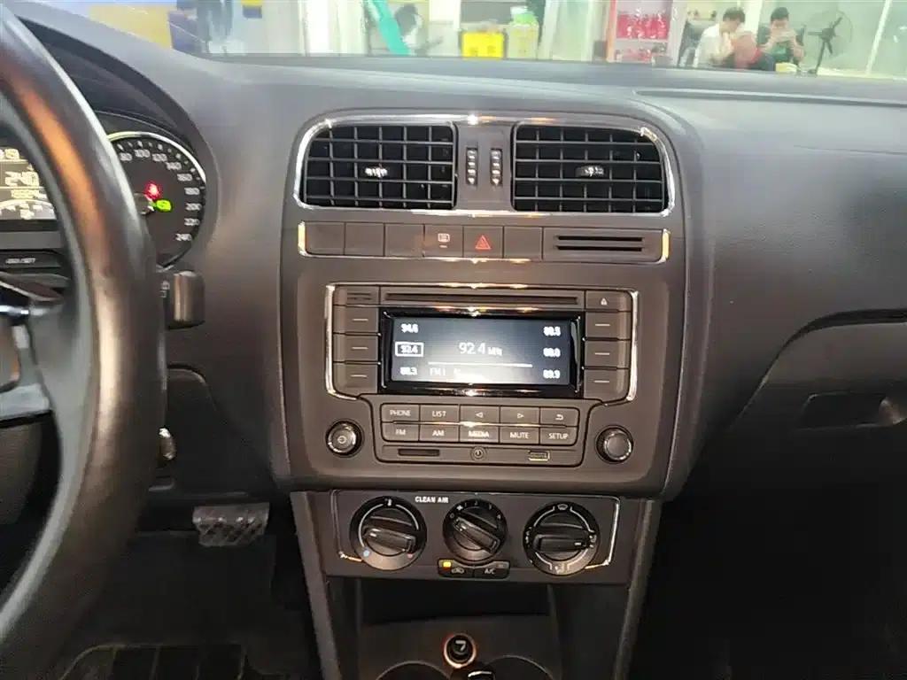 2016 Polo 1.6L Automatic Comfort Model — миниатюра 13