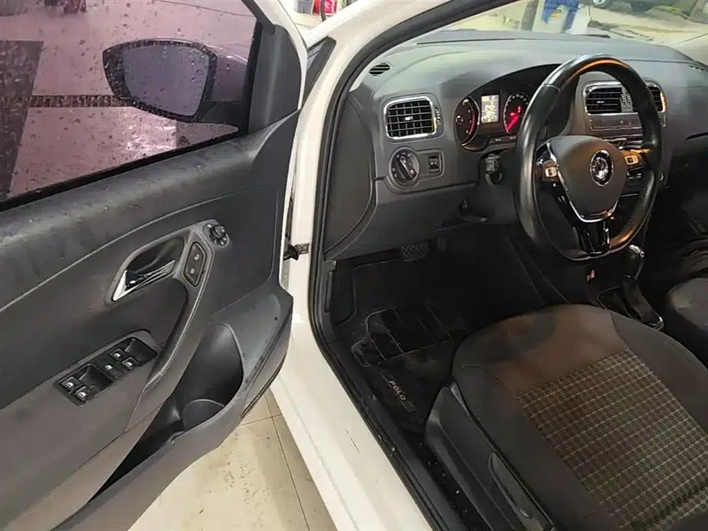 2016 Polo 1.6L Automatic Comfort Model — миниатюра 16