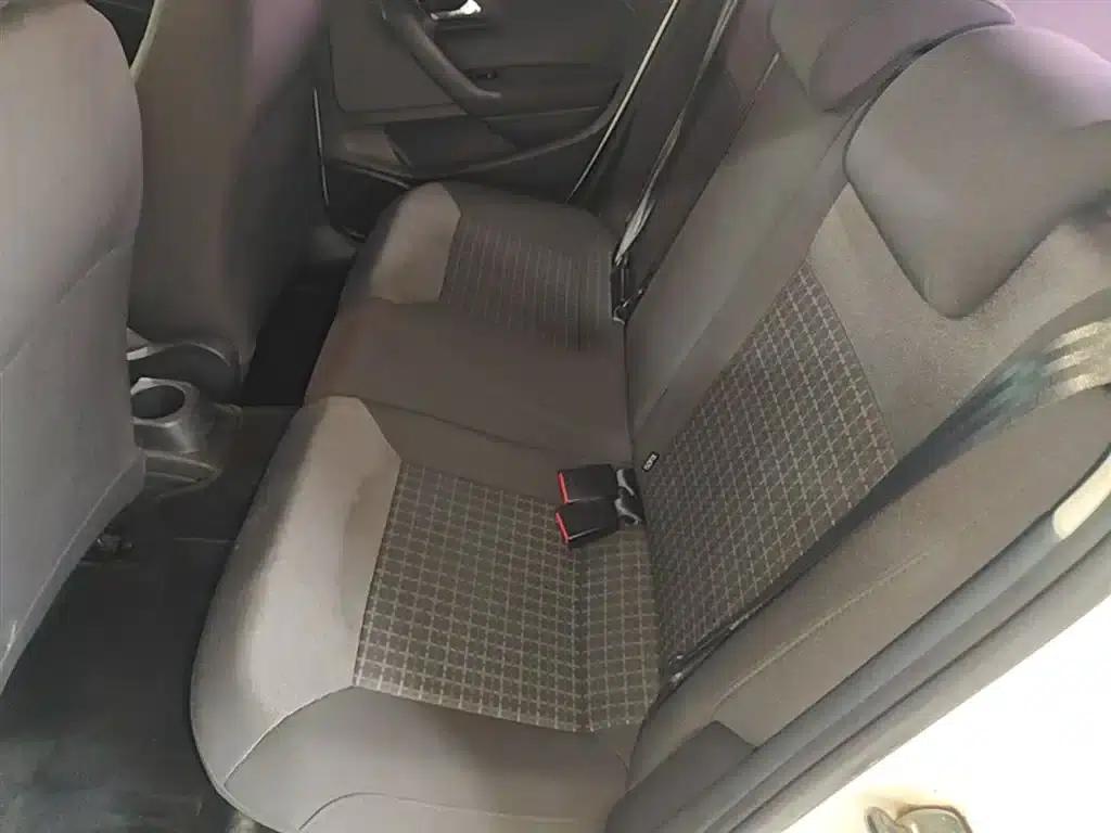 2016 Polo 1.6L Automatic Comfort Model — миниатюра 17