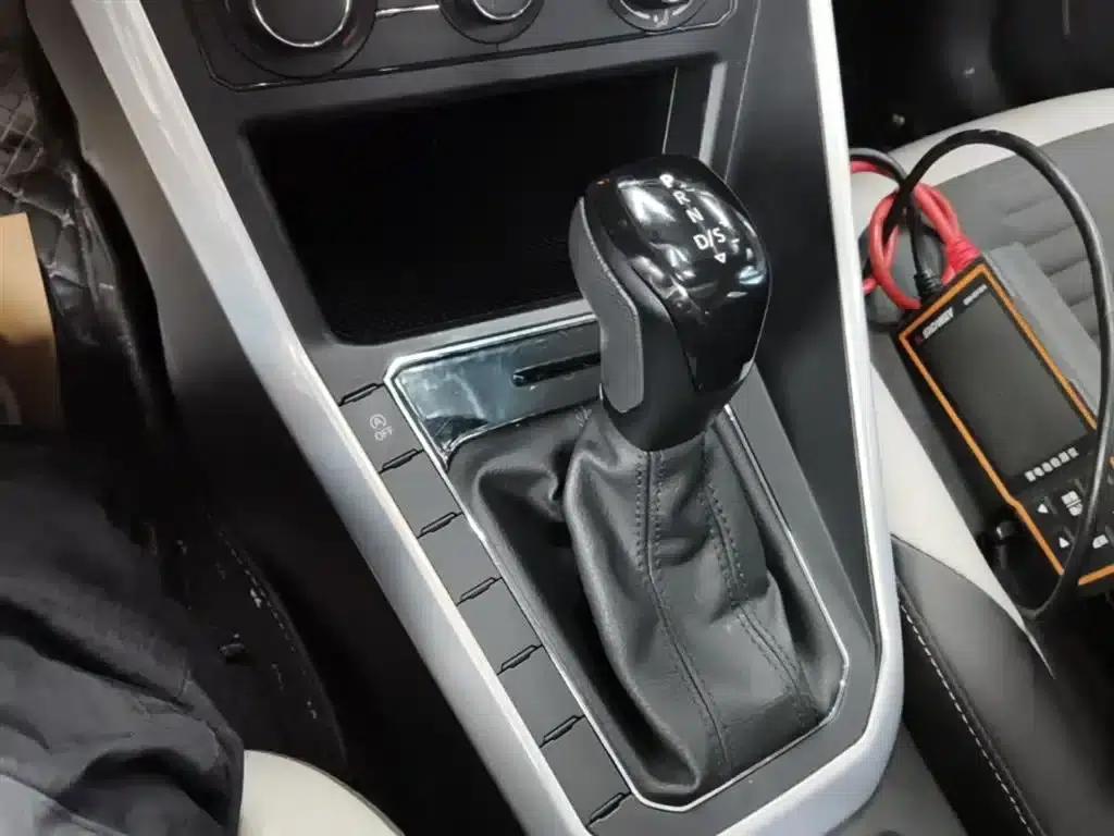 2019 Polo Plus 1.5L Automatic Colorful Technology Edition — миниатюра 14