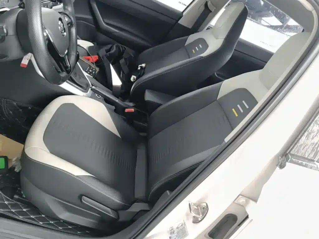 2019 Polo Plus 1.5L Automatic Colorful Technology Edition — миниатюра 15