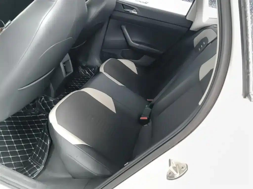 2019 Polo Plus 1.5L Automatic Colorful Technology Edition — миниатюра 17