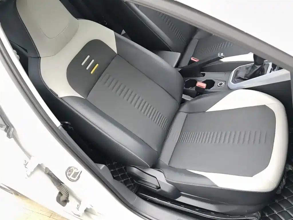 2019 Polo Plus 1.5L Automatic Colorful Technology Edition — миниатюра 25