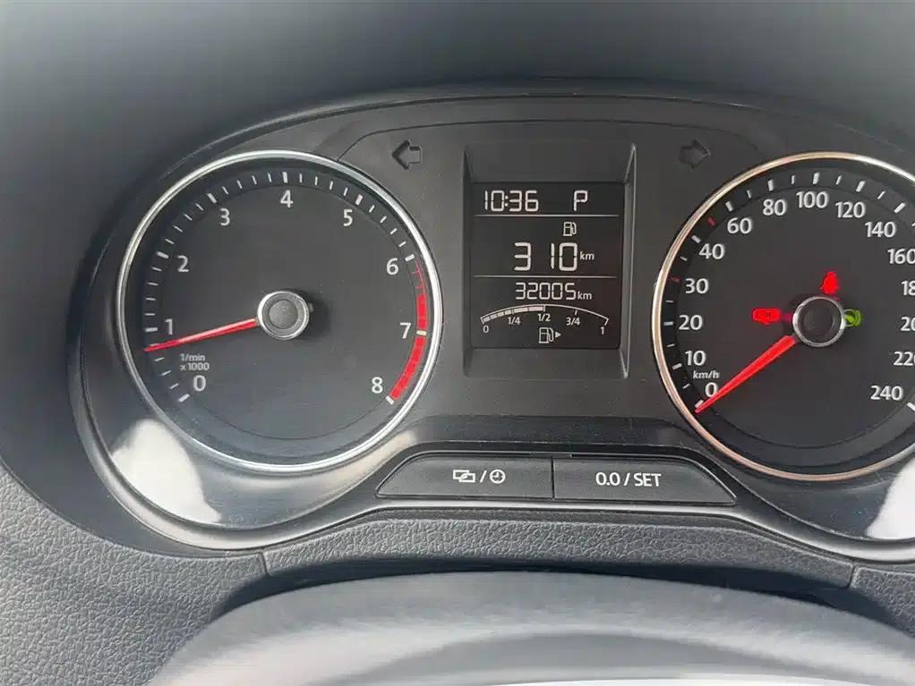 2016 Polo 1.6L Automatic Comfort Model — миниатюра 11