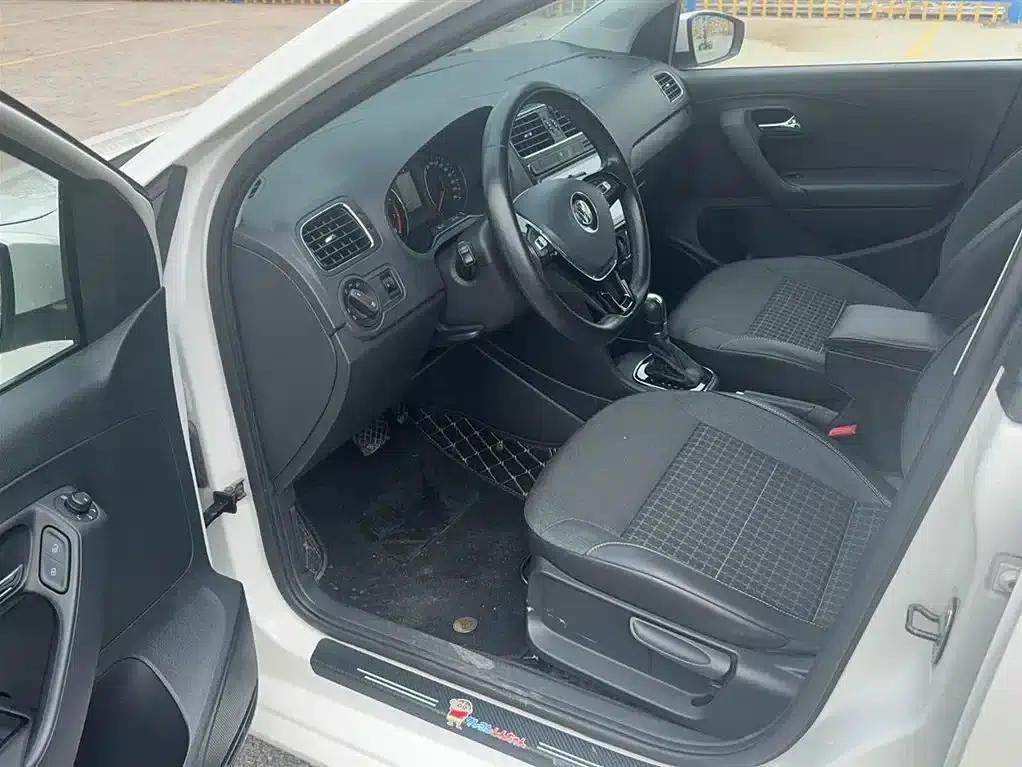 2016 Polo 1.6L Automatic Comfort Model — миниатюра 8
