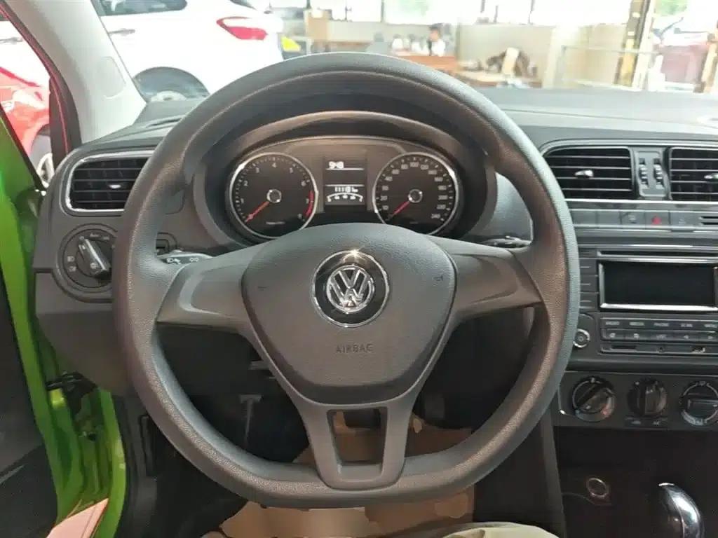 2014 Polo 1.6L Automatic Comfort Edition — миниатюра 11