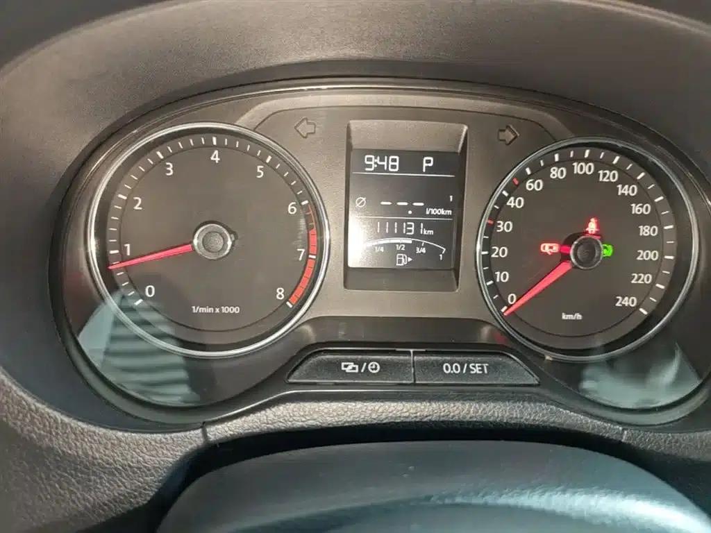2014 Polo 1.6L Automatic Comfort Edition — миниатюра 12
