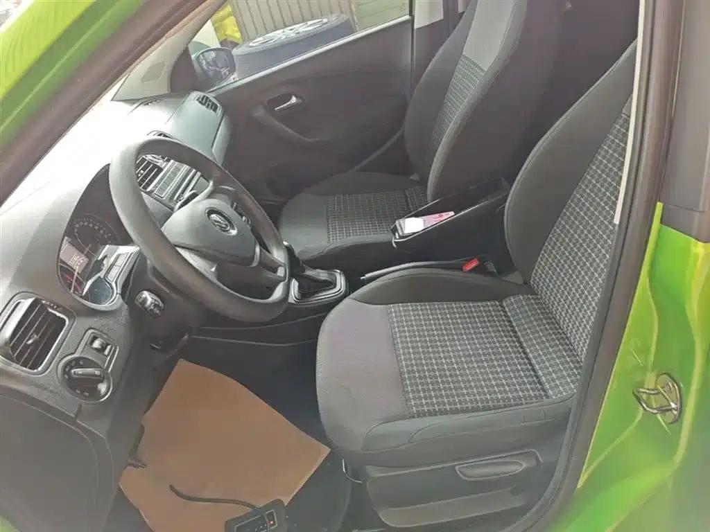 2014 Polo 1.6L Automatic Comfort Edition — миниатюра 15