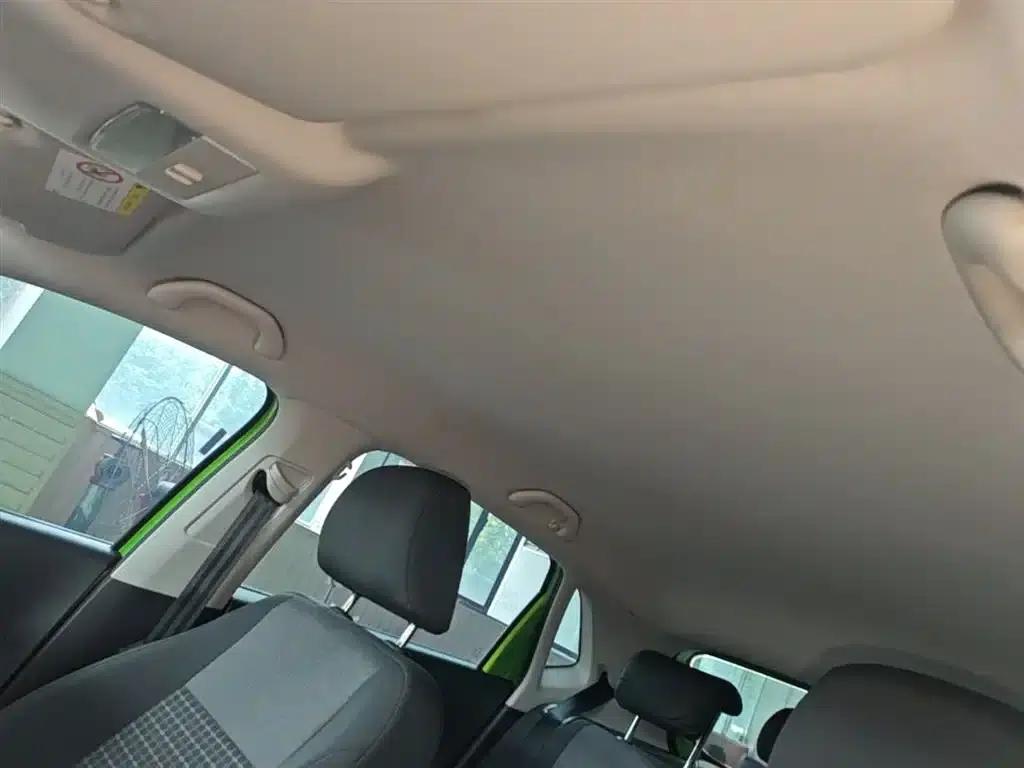 2014 Polo 1.6L Automatic Comfort Edition — миниатюра 18