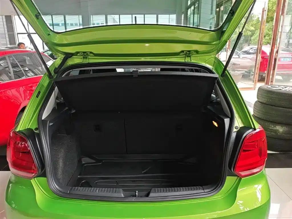 2014 Polo 1.6L Automatic Comfort Edition — миниатюра 19
