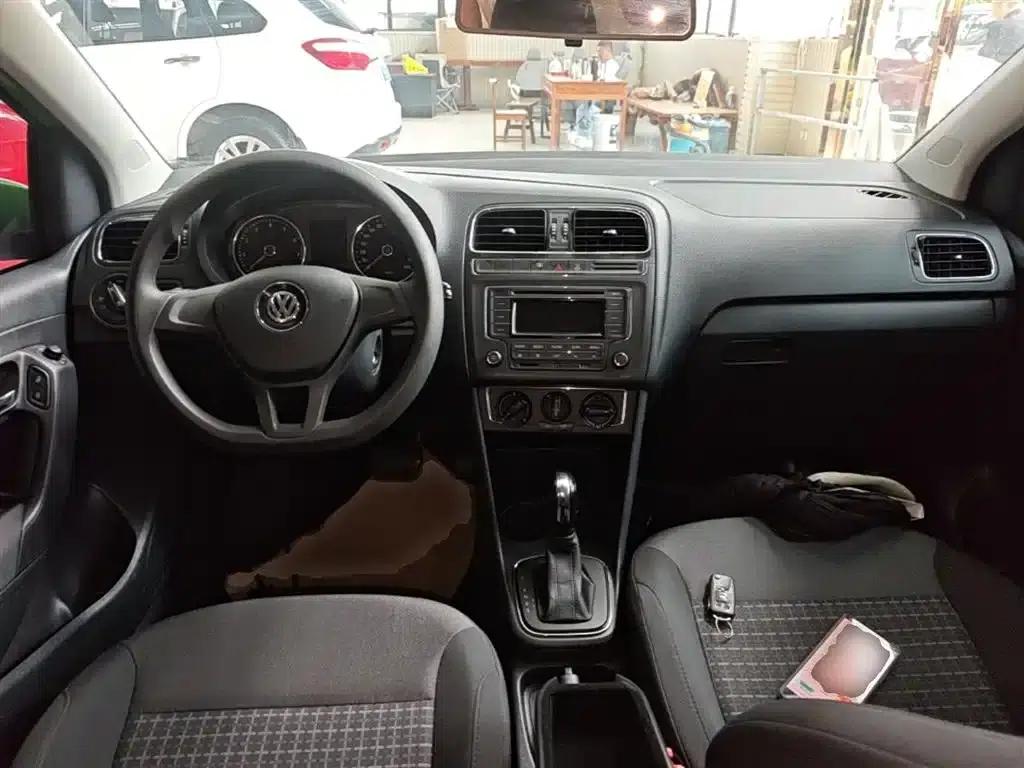 2014 Polo 1.6L Automatic Comfort Edition — миниатюра 10