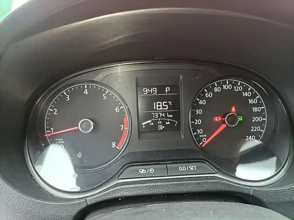 2016 Polo 1.4L Automatic Fashion Edition — миниатюра 12
