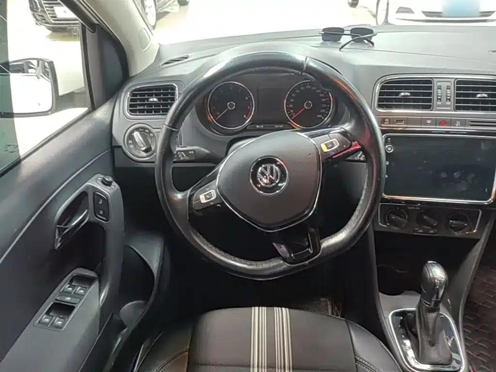2018 Polo 1.5L Automatic Comfort Edition — миниатюра 11