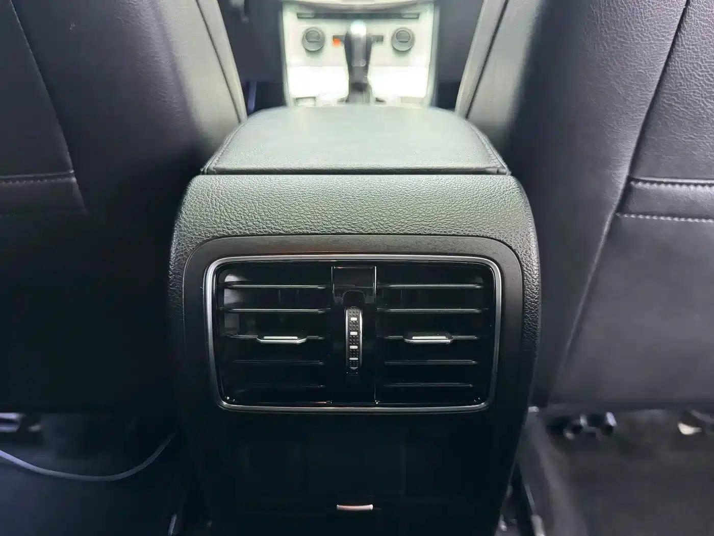 FAW-Volkswagen CC 2018 1.8TSI Premium Edition — миниатюра 13