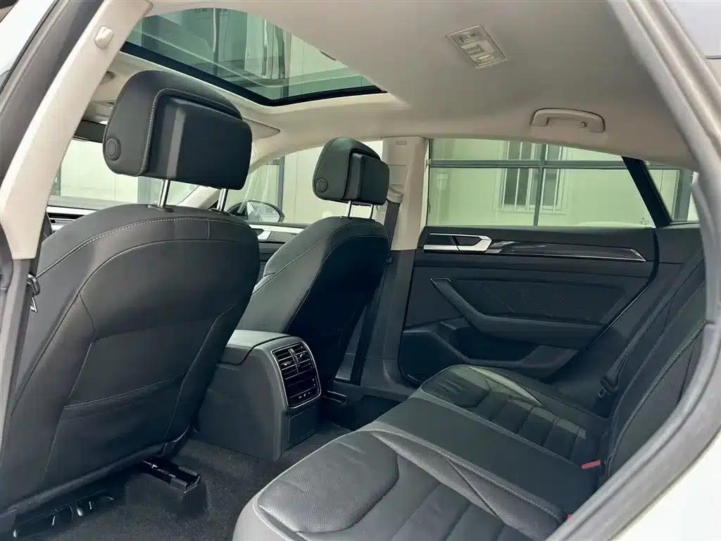 FAW-Volkswagen CC 2023 380TSI Striking Edition — миниатюра 12