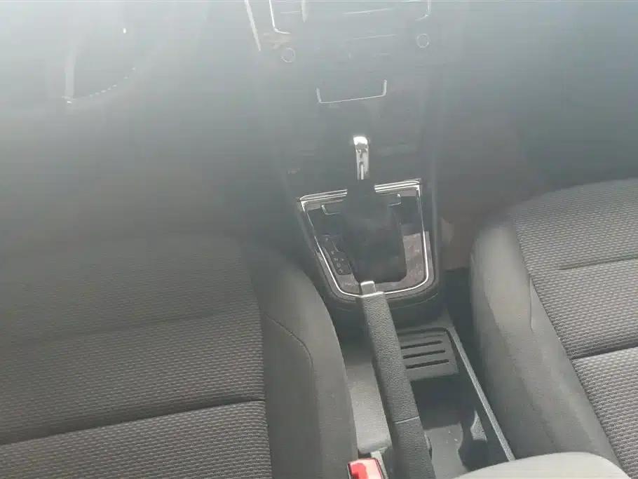 2019 Volkswagen Bora Legend 1.5L Automatic Fashion Model (China VI Emission Standard) — миниатюра 16