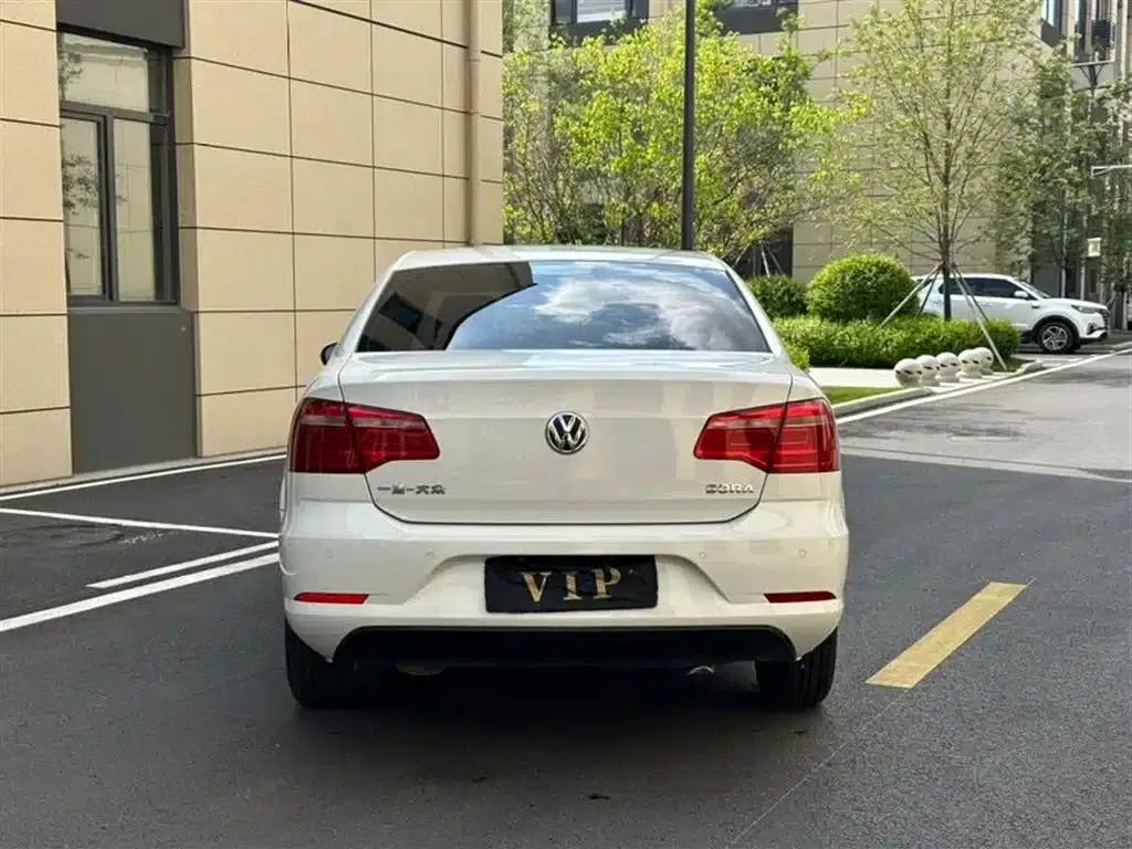 2014 Volkswagen Bora 1.6L Manual Comfort Model — миниатюра 8