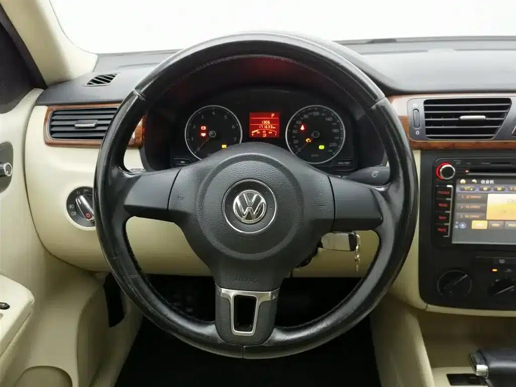 2012 Volkswagen Bora 1.6L Automatic Comfort Value Edition — миниатюра 11