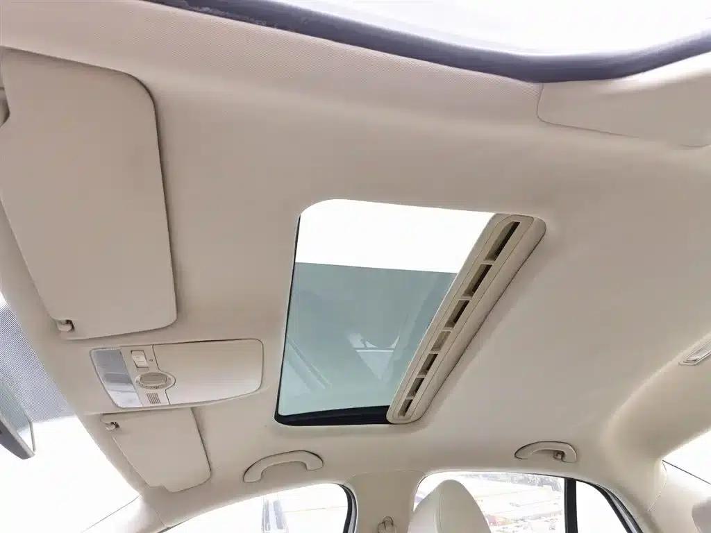 2012 Volkswagen Bora 1.6L Automatic Comfort Value Edition — миниатюра 14
