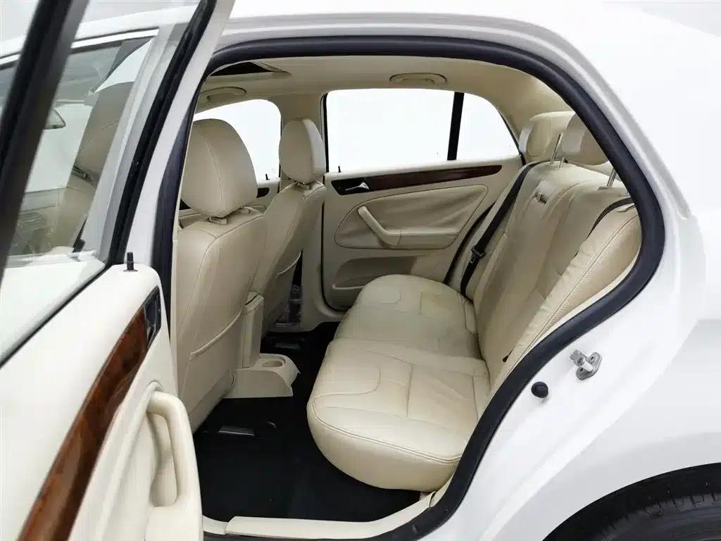 2012 Volkswagen Bora 1.6L Automatic Comfort Value Edition — миниатюра 15