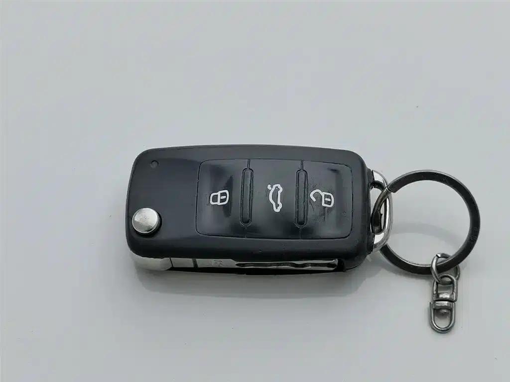 2012 Volkswagen Bora 1.6L Automatic Comfort Value Edition — миниатюра 19
