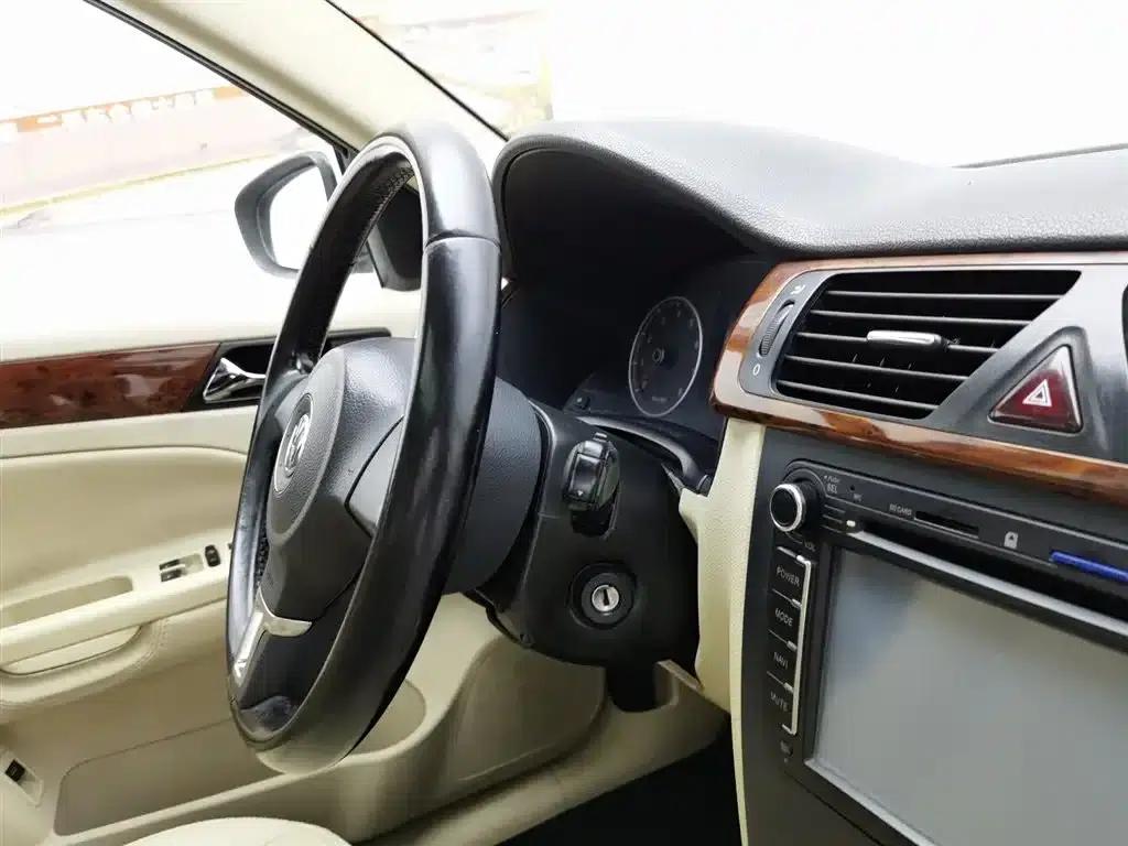 2012 Volkswagen Bora 1.6L Automatic Comfort Value Edition — миниатюра 22