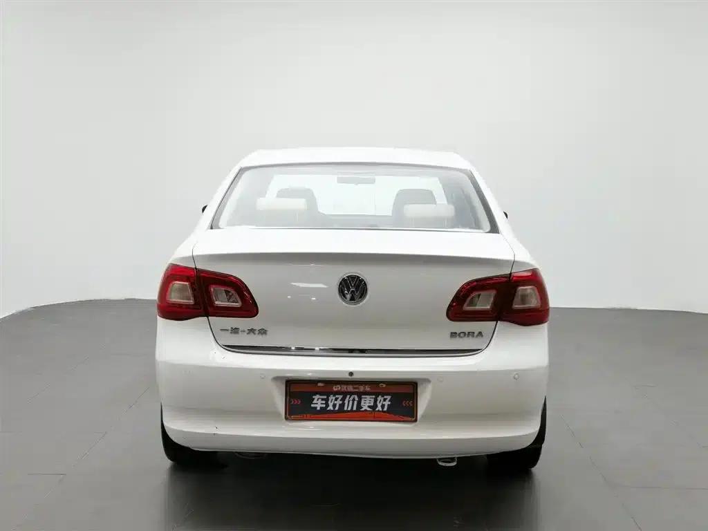 2012 Volkswagen Bora 1.6L Automatic Comfort Value Edition — миниатюра 4