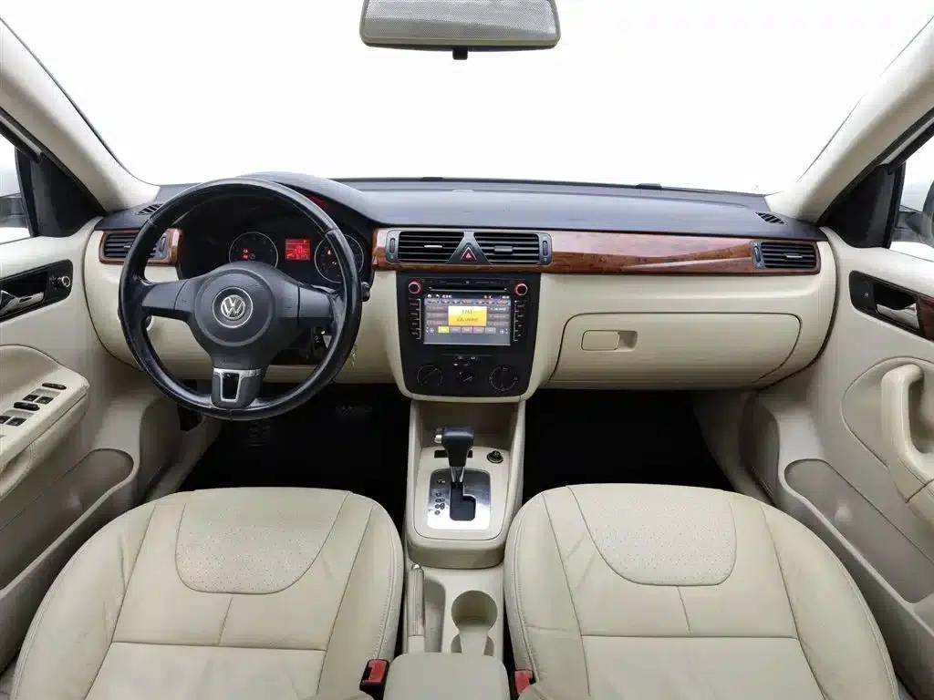 2012 Volkswagen Bora 1.6L Automatic Comfort Value Edition — миниатюра 5
