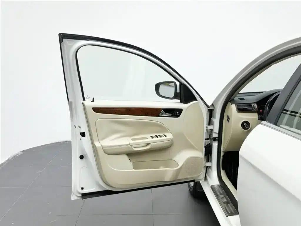 2012 Volkswagen Bora 1.6L Automatic Comfort Value Edition — миниатюра 8