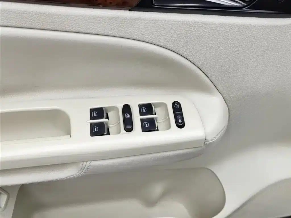2012 Volkswagen Bora 1.6L Automatic Comfort Value Edition — миниатюра 9