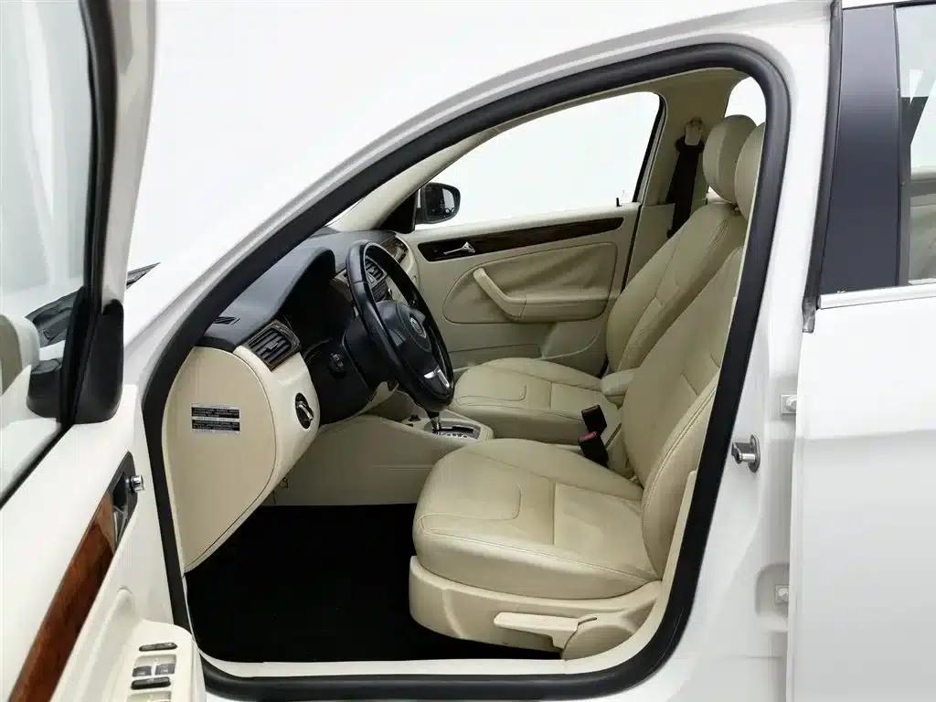 2012 Volkswagen Bora 1.6L Automatic Comfort Value Edition — миниатюра 10