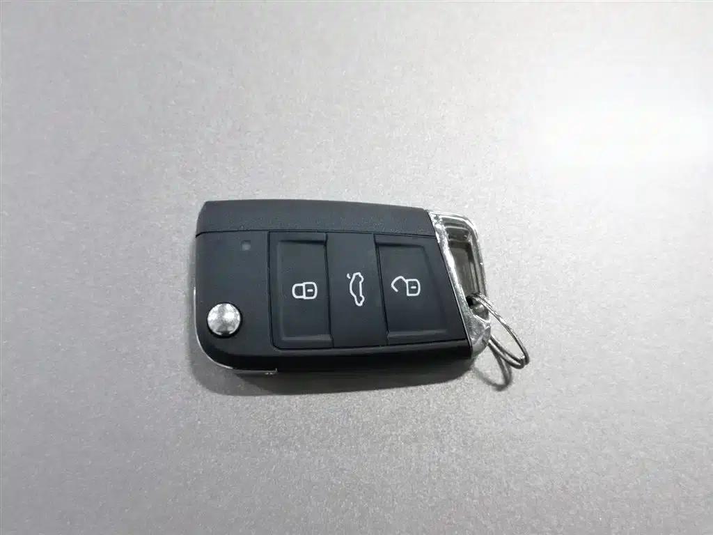 2021 Volkswagen Bora 1.5L Automatic Comfort Smart Connect Edition — миниатюра 19