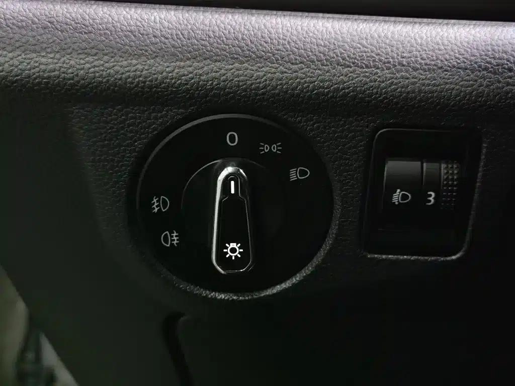 2021 Volkswagen Bora 1.5L Automatic Comfort Smart Connect Edition — миниатюра 21