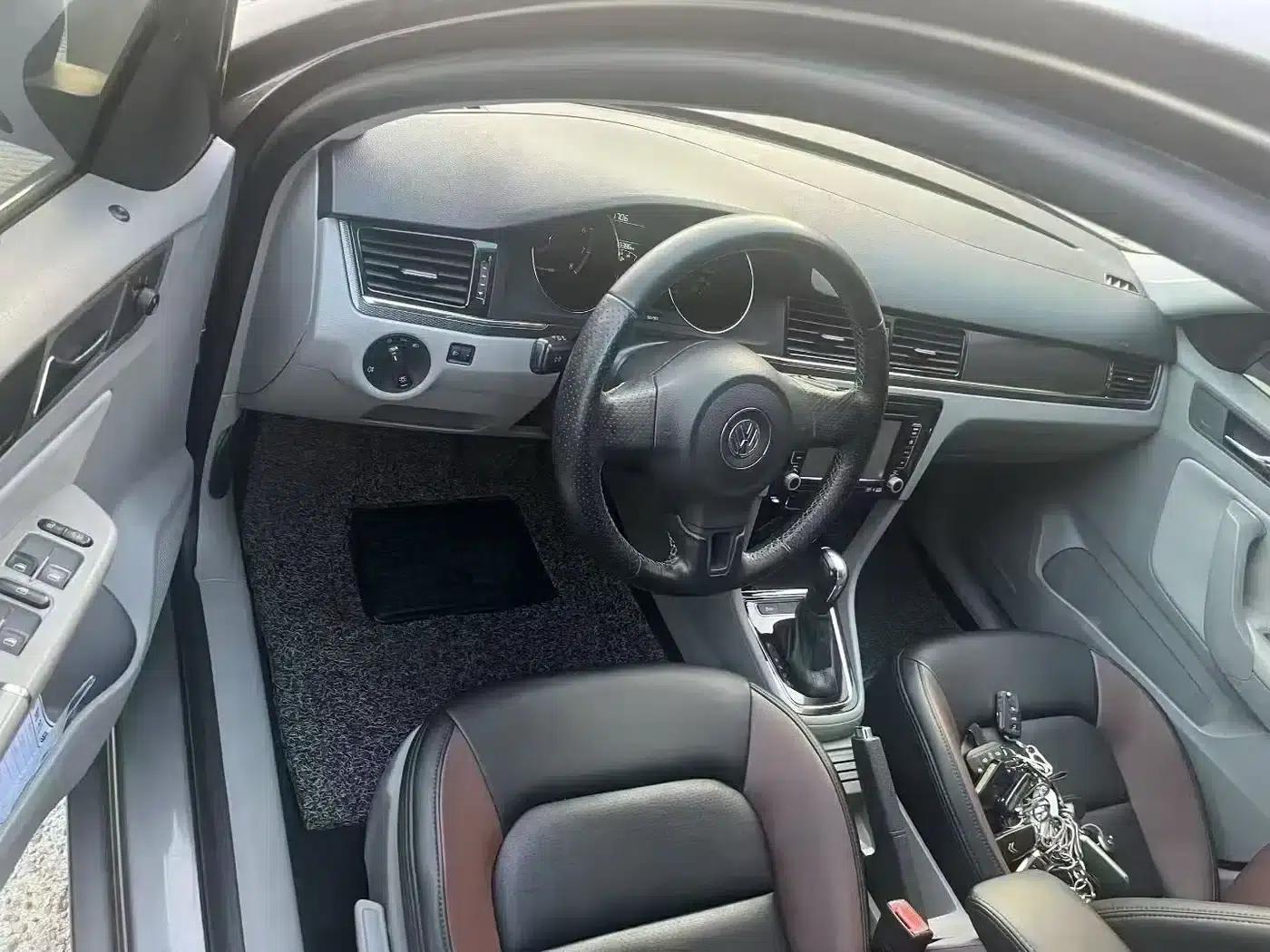 2013 Volkswagen Bora 1.6L Automatic Comfort Model — миниатюра 7