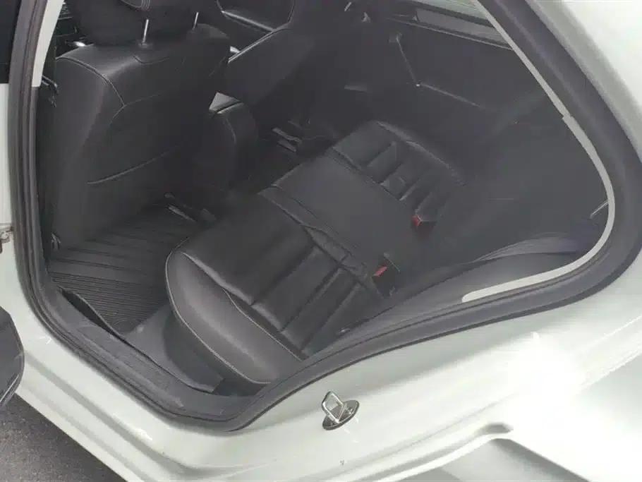 2016 Volkswagen Bora 1.6L Automatic Comfort Model — миниатюра 11