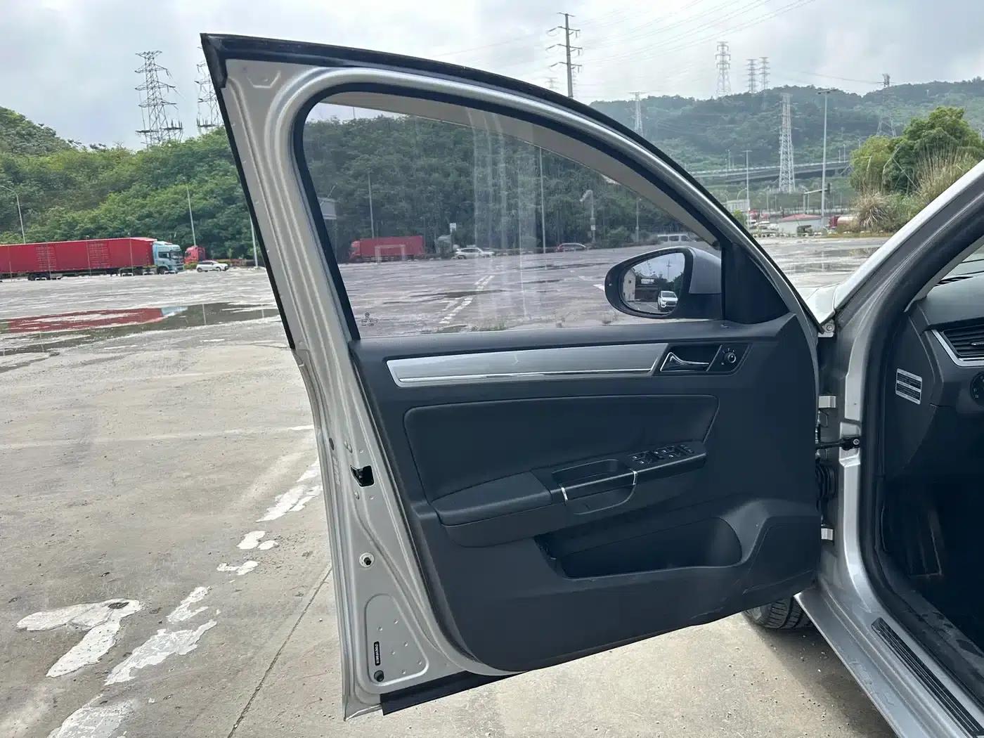 2014 Volkswagen Bora 1.6L Automatic Comfort Model — миниатюра 11